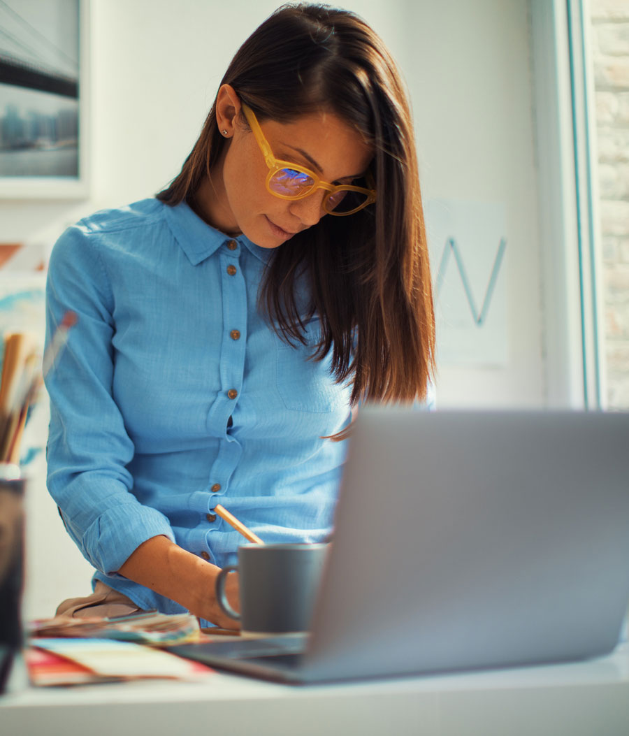 woman-laptop-iStock-1389969575-01-900w-landscape-01
